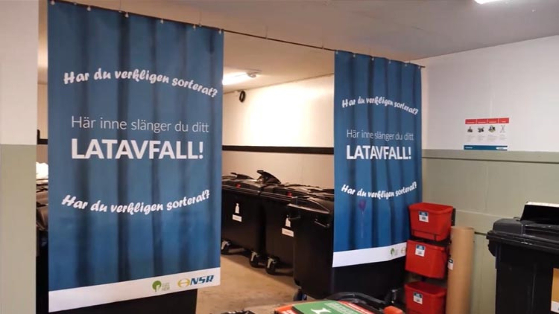 Latafvalls-draperier i soprum
